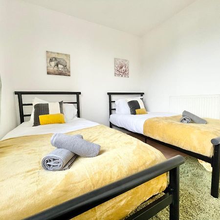 Town Centre Flat- Great For Contractors - Sleeps 4 - Free Parking Apartment Southampton Exterior photo