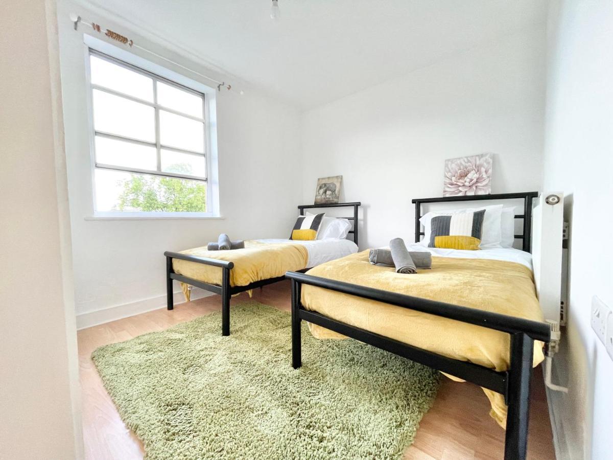 Town Centre Flat- Great For Contractors - Sleeps 4 - Free Parking Apartment Southampton Exterior photo